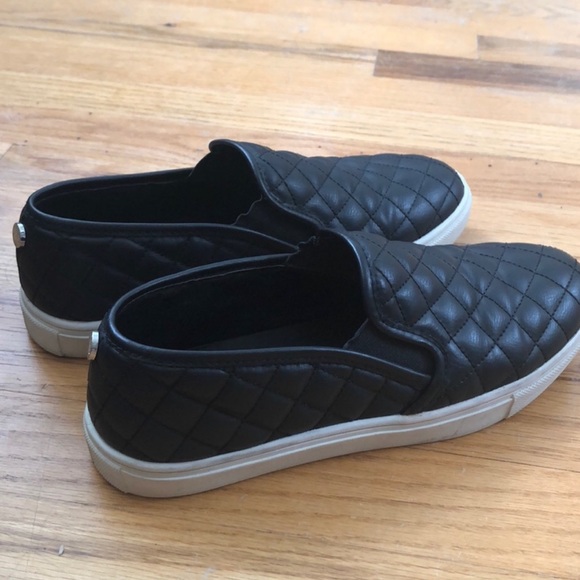 Steve Madden Slip Ons Black - Picture 2 of 6